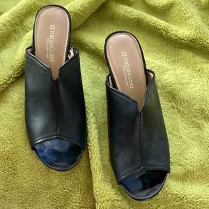 Very Comfy Naturalizer Nicky Black Mules